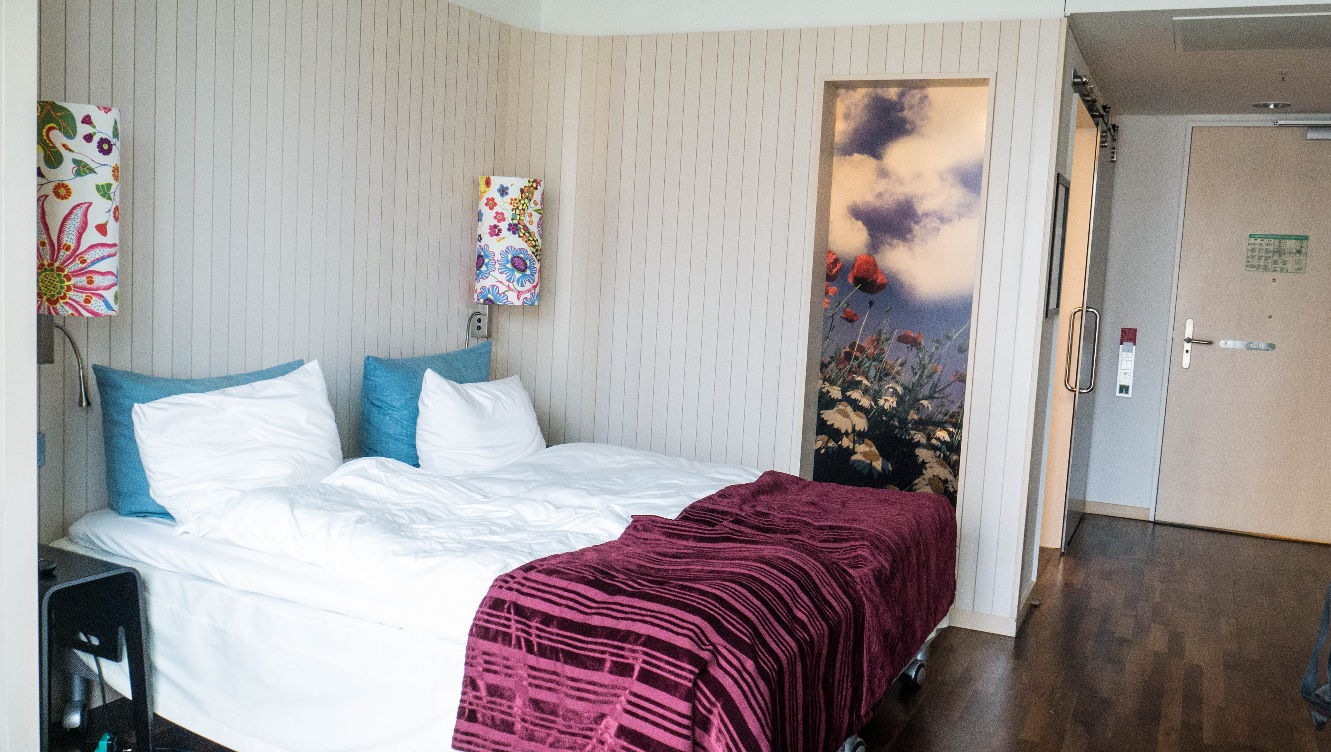 Certaines chambres du scandic hotel berlin sont accessibles aux pmr.